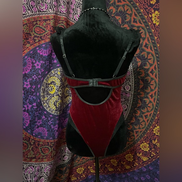 ❤️Sexy Valentine’s Day Velvety Bodysuit❤️ - Picture 2 of 6